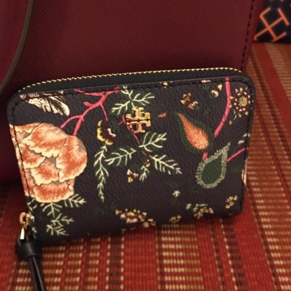 NWOT Tory Burch set - Picture 2 of 2